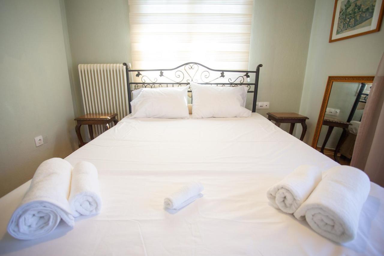 Τraditional Fully Detached Villa On A Luxurious Hillock Of Thessaloniki With Its Own Garden Also For Family & Wedding Gatherings For 10 To 25 People Only 15 Minutes From Airport Esterno foto