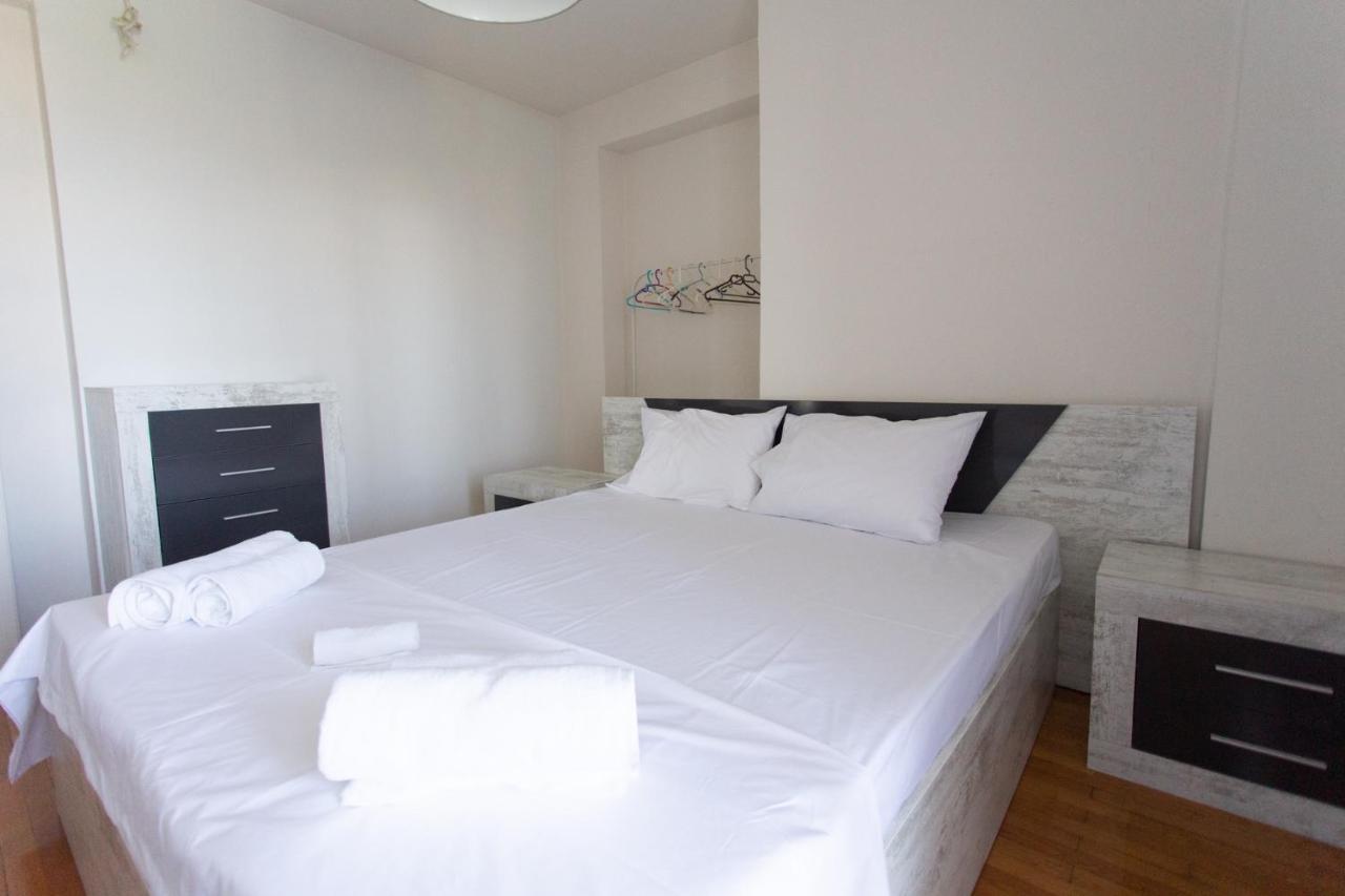 Τraditional Fully Detached Villa On A Luxurious Hillock Of Thessaloniki With Its Own Garden Also For Family & Wedding Gatherings For 10 To 25 People Only 15 Minutes From Airport Esterno foto