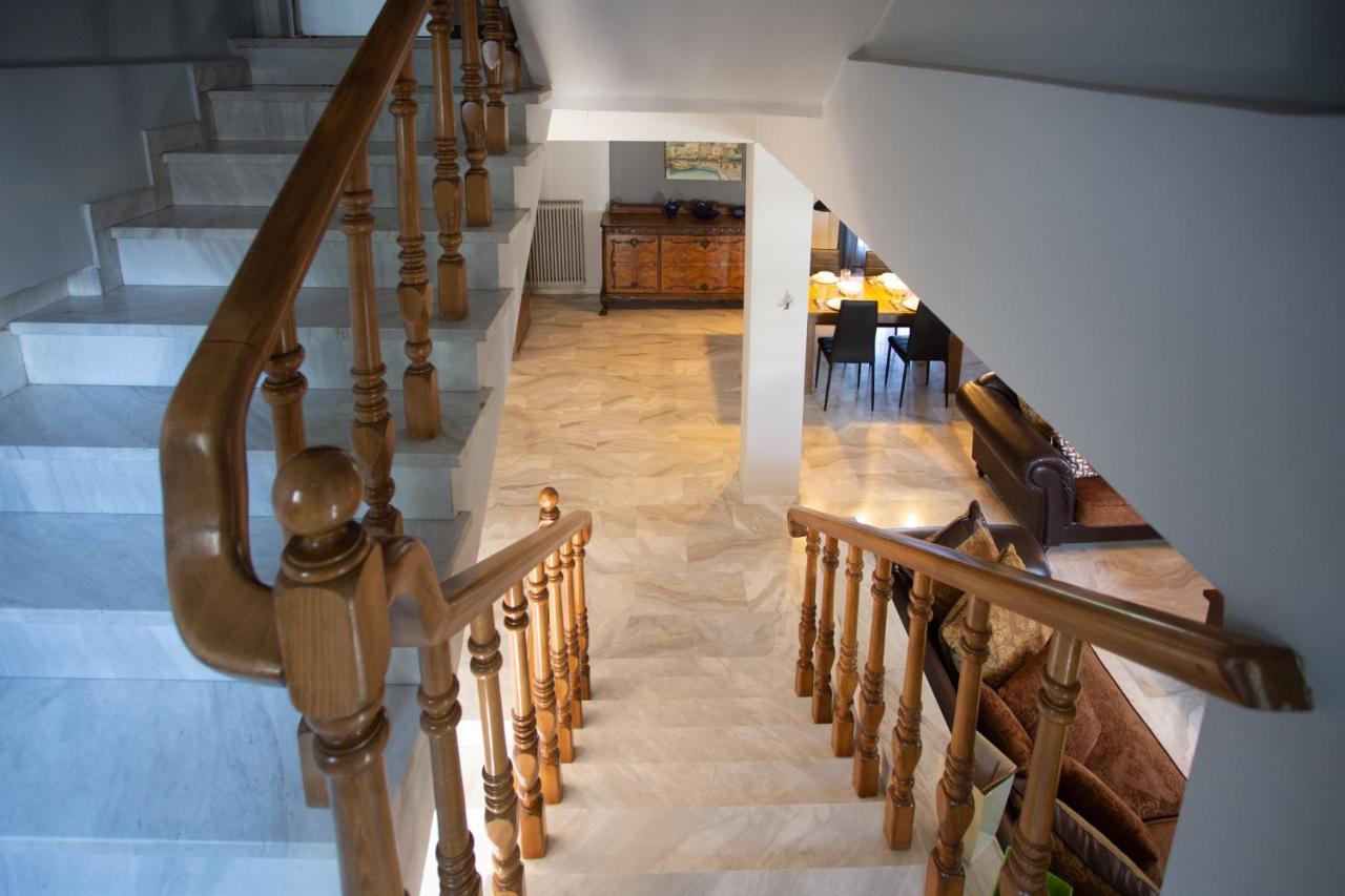 Τraditional Fully Detached Villa On A Luxurious Hillock Of Thessaloniki With Its Own Garden Also For Family & Wedding Gatherings For 10 To 25 People Only 15 Minutes From Airport Esterno foto