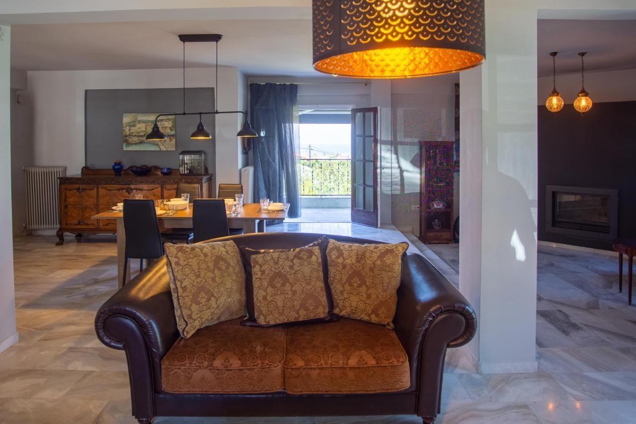 Τraditional Fully Detached Villa On A Luxurious Hillock Of Thessaloniki With Its Own Garden Also For Family & Wedding Gatherings For 10 To 25 People Only 15 Minutes From Airport Esterno foto