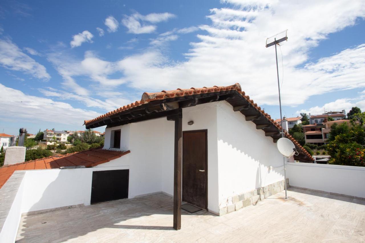 Τraditional Fully Detached Villa On A Luxurious Hillock Of Thessaloniki With Its Own Garden Also For Family & Wedding Gatherings For 10 To 25 People Only 15 Minutes From Airport Esterno foto