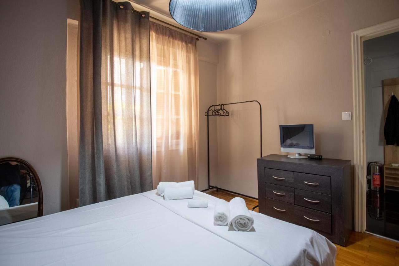 Τraditional Fully Detached Villa On A Luxurious Hillock Of Thessaloniki With Its Own Garden Also For Family & Wedding Gatherings For 10 To 25 People Only 15 Minutes From Airport Esterno foto
