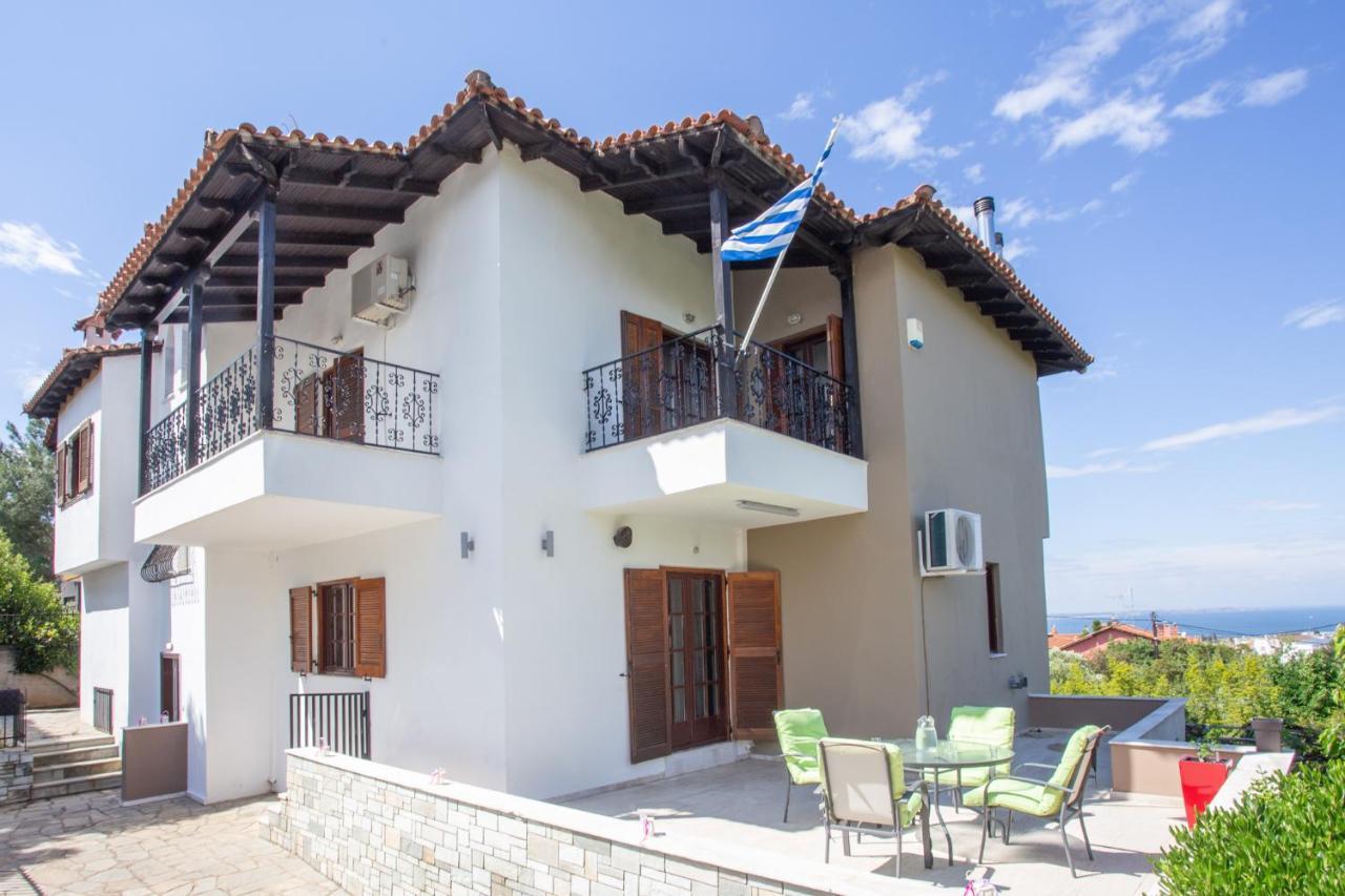 Τraditional Fully Detached Villa On A Luxurious Hillock Of Thessaloniki With Its Own Garden Also For Family & Wedding Gatherings For 10 To 25 People Only 15 Minutes From Airport Esterno foto