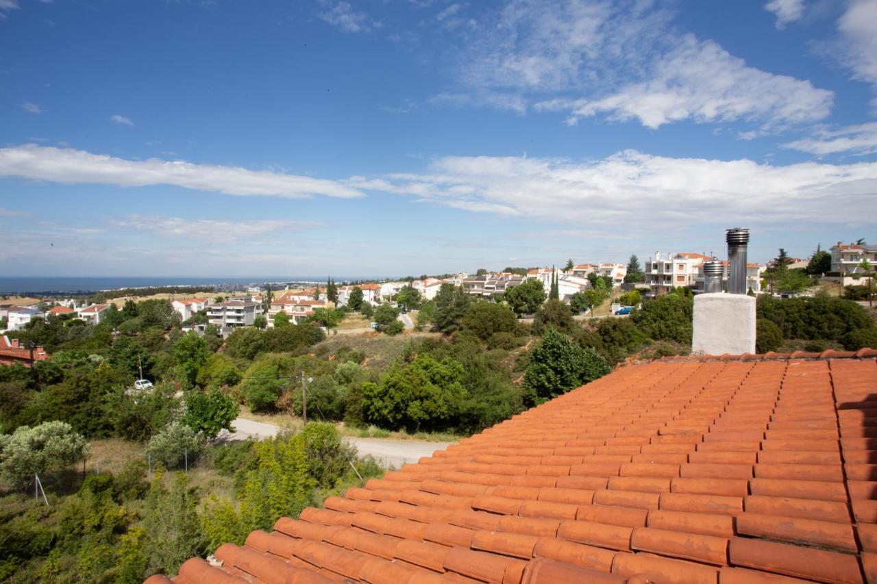 Τraditional Fully Detached Villa On A Luxurious Hillock Of Thessaloniki With Its Own Garden Also For Family & Wedding Gatherings For 10 To 25 People Only 15 Minutes From Airport Esterno foto