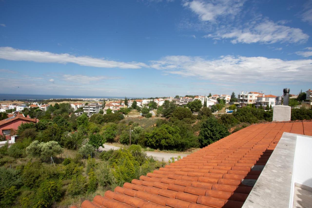 Τraditional Fully Detached Villa On A Luxurious Hillock Of Thessaloniki With Its Own Garden Also For Family & Wedding Gatherings For 10 To 25 People Only 15 Minutes From Airport Esterno foto