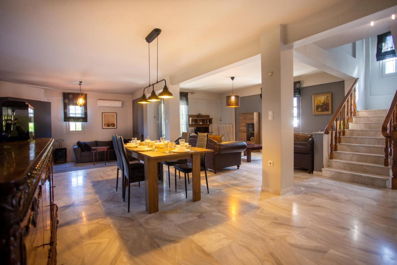 Τraditional Fully Detached Villa On A Luxurious Hillock Of Thessaloniki With Its Own Garden Also For Family & Wedding Gatherings For 10 To 25 People Only 15 Minutes From Airport Esterno foto