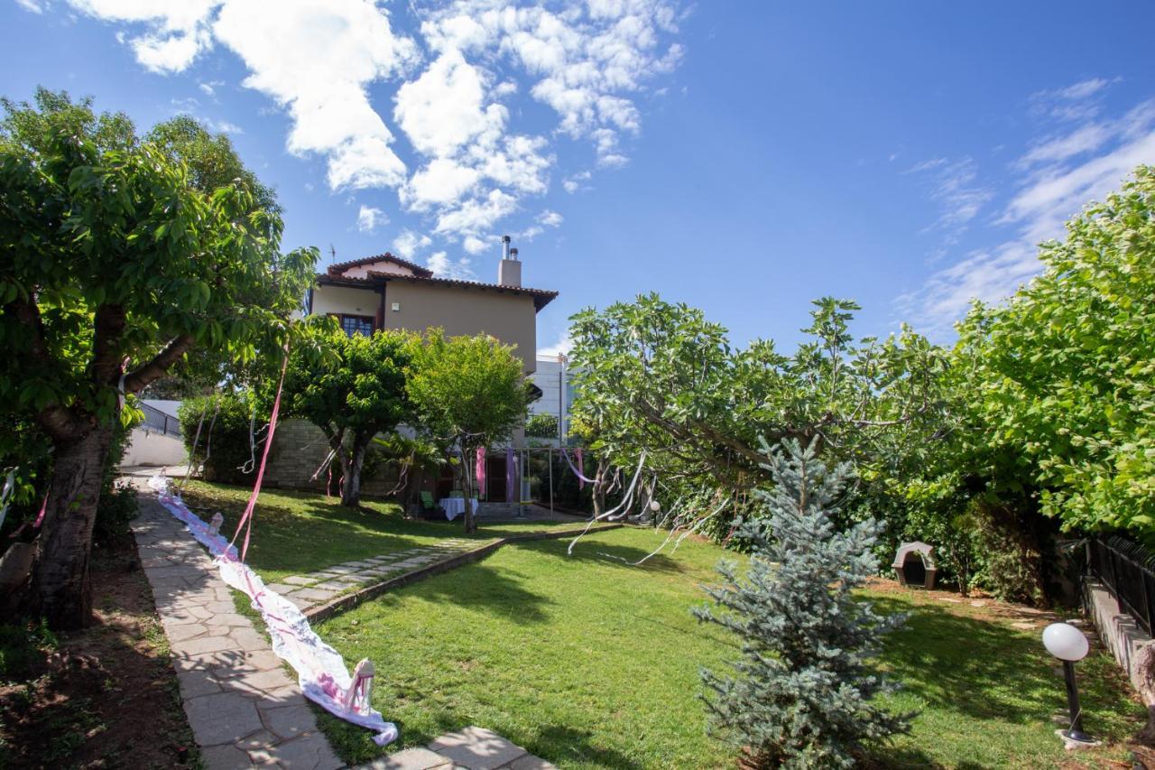 Τraditional Fully Detached Villa On A Luxurious Hillock Of Thessaloniki With Its Own Garden Also For Family & Wedding Gatherings For 10 To 25 People Only 15 Minutes From Airport Esterno foto
