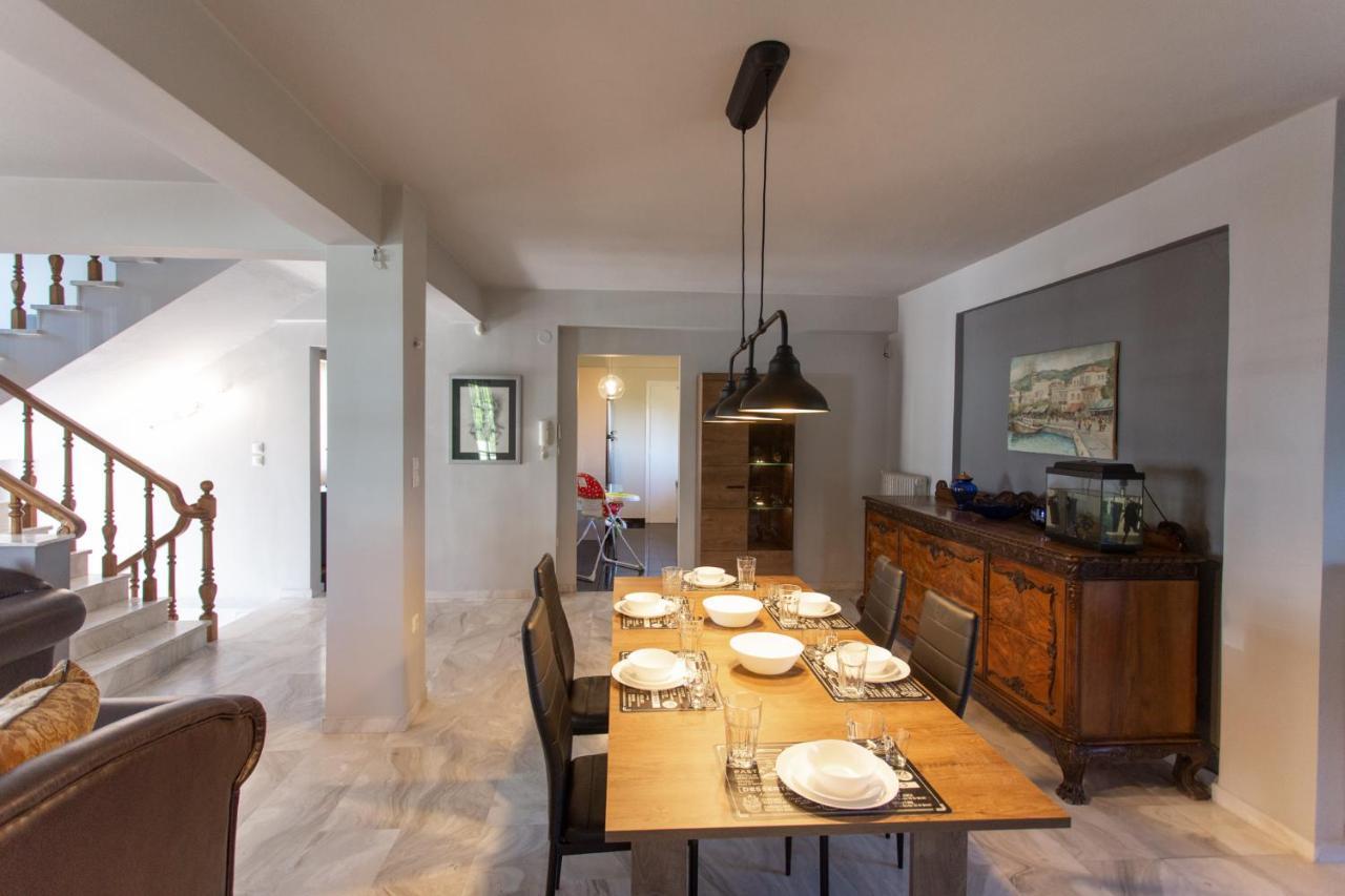 Τraditional Fully Detached Villa On A Luxurious Hillock Of Thessaloniki With Its Own Garden Also For Family & Wedding Gatherings For 10 To 25 People Only 15 Minutes From Airport Esterno foto