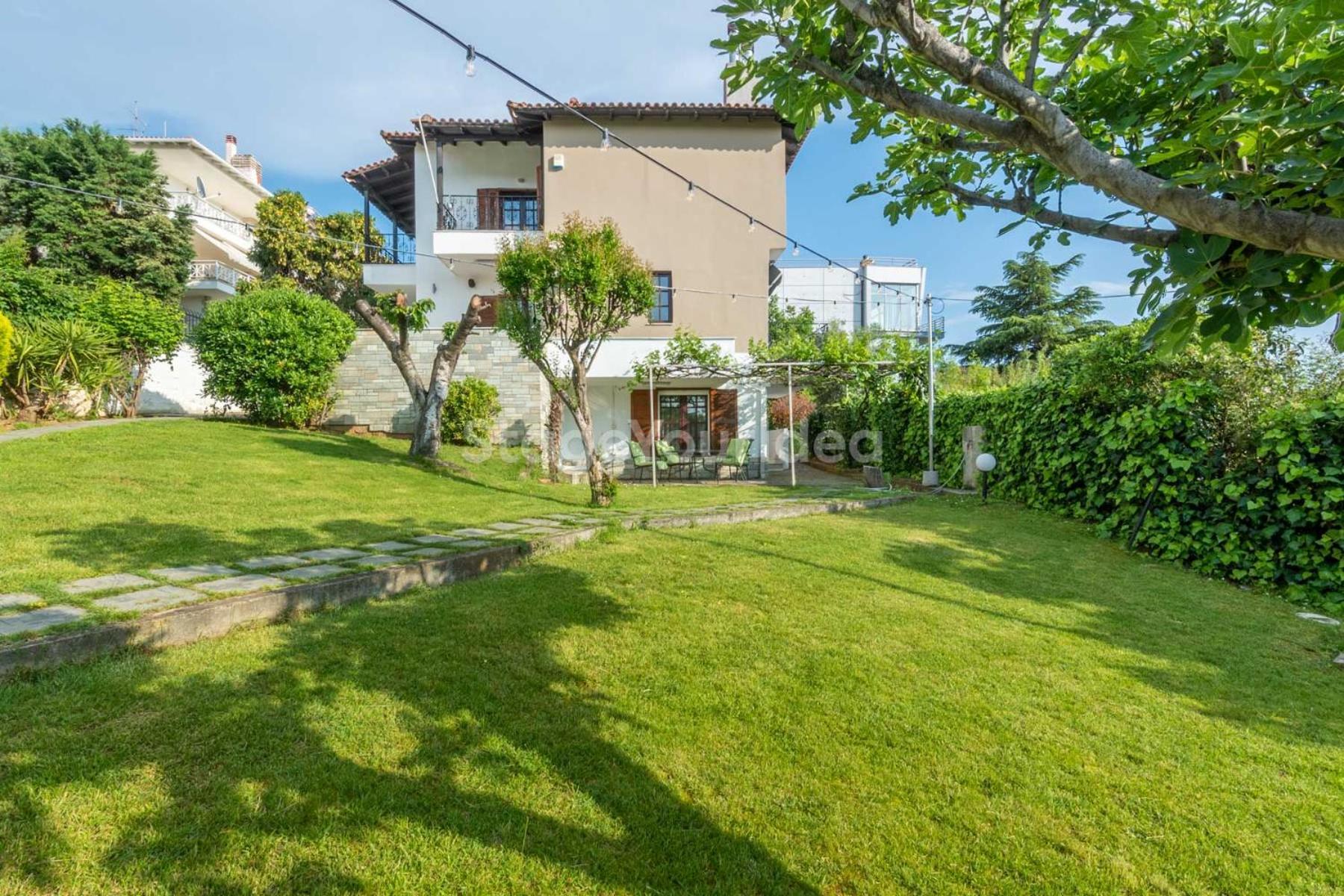 Τraditional Fully Detached Villa On A Luxurious Hillock Of Thessaloniki With Its Own Garden Also For Family & Wedding Gatherings For 10 To 25 People Only 15 Minutes From Airport Esterno foto